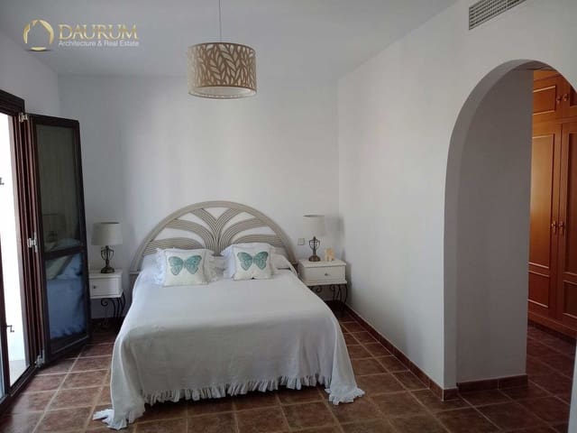 3 Zimmer Villa zu verkaufen in Estepona mit Pool Garage - 749.000 € (Ref: 9646452)