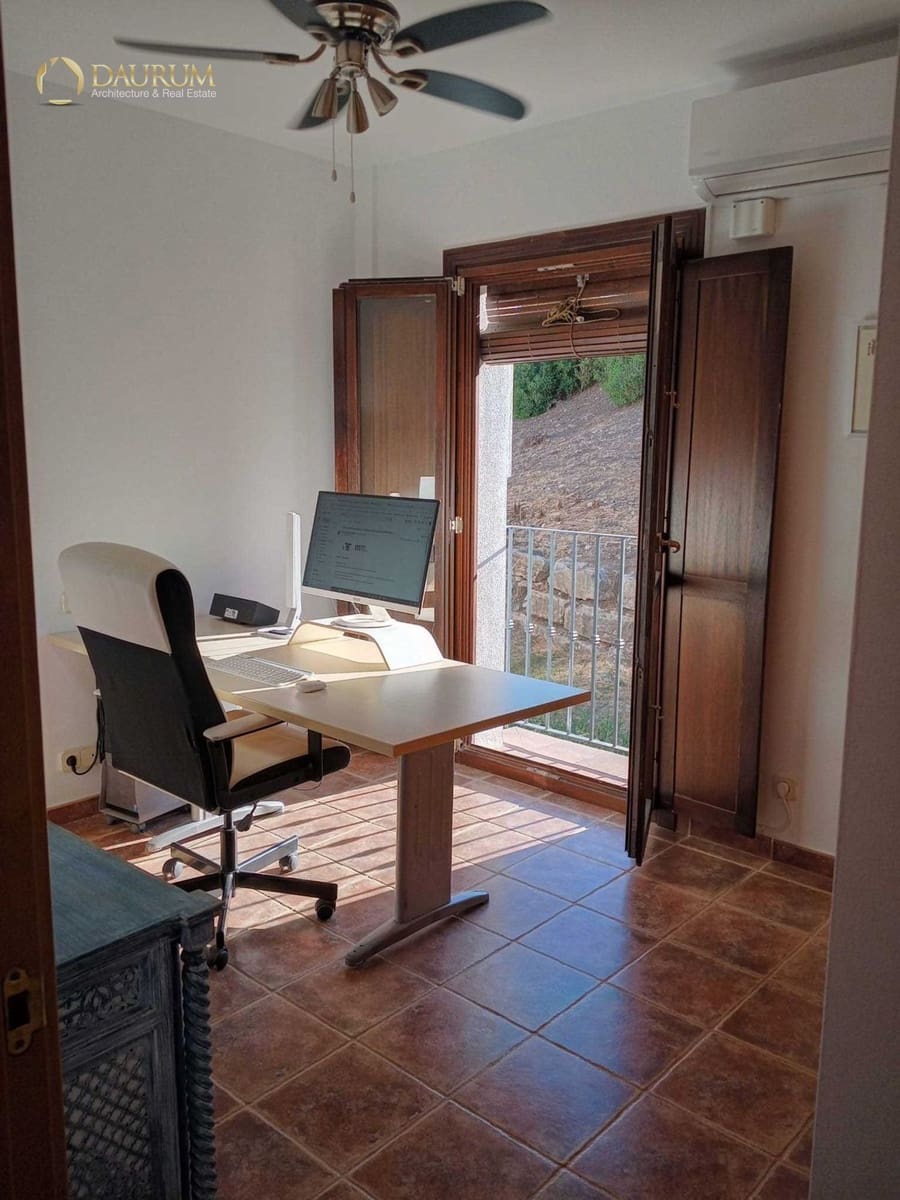 3 chambre Villa/Maison à vendre à Estepona avec piscine garage - 749 000 € (Ref: 9646452)