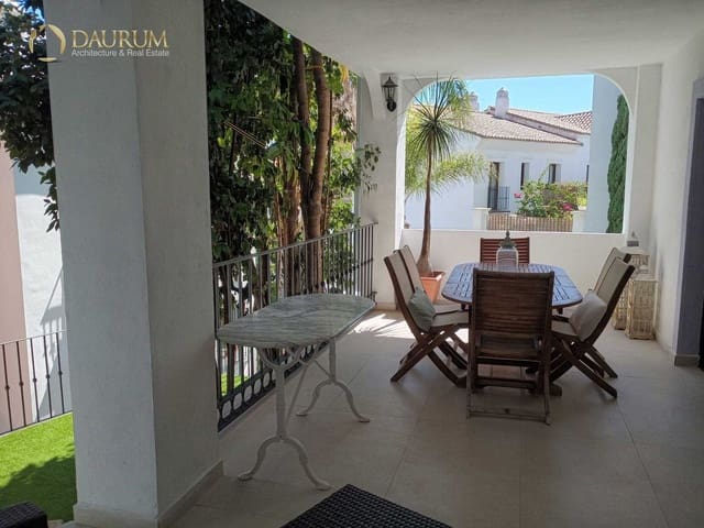 3 Zimmer Villa zu verkaufen in Estepona mit Pool Garage - 749.000 € (Ref: 9646452)