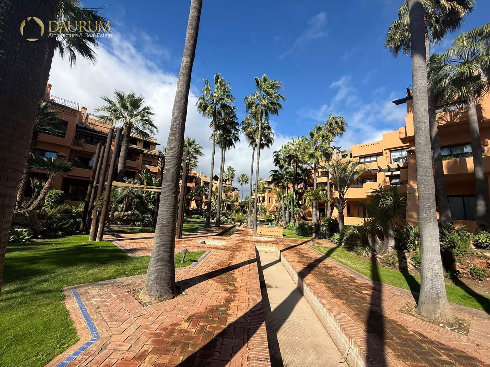 2 slaapkamer Flat te koop in Marbella met zwembad garage - € 820.000 (Ref: 9646453)