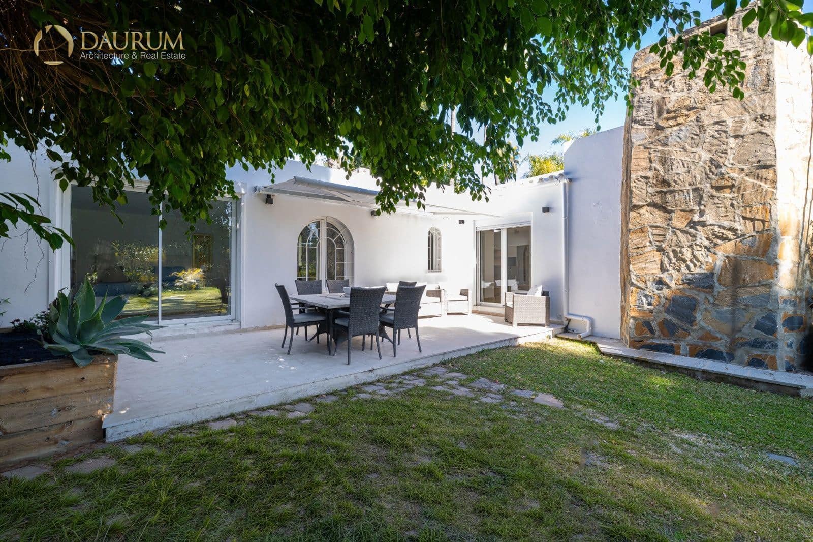 5 Zimmer Villa zu verkaufen in El Paraiso mit Pool Garage - 1.795.000 € (Ref: 9646459)