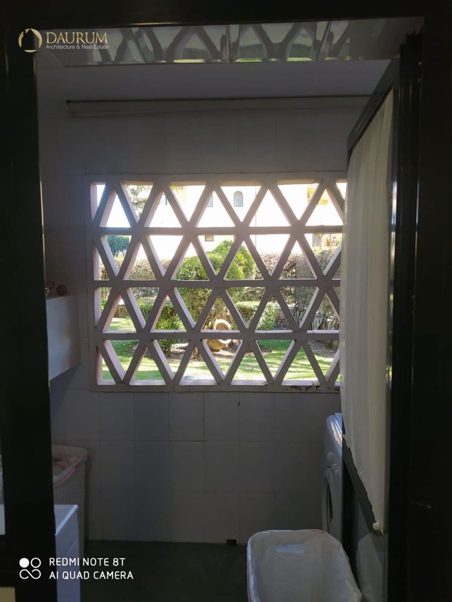 2 bedroom Flat for sale in Estepona with pool garage - € 400,000 (Ref: 9654369)