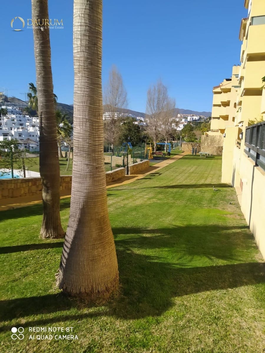 2 bedroom Flat for sale in Estepona with pool garage - € 400,000 (Ref: 9654369)