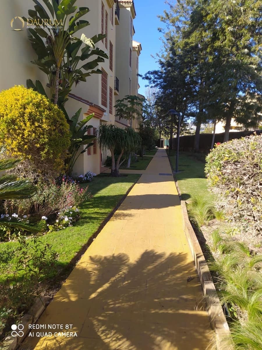 2 bedroom Flat for sale in Estepona with pool garage - € 400,000 (Ref: 9654369)