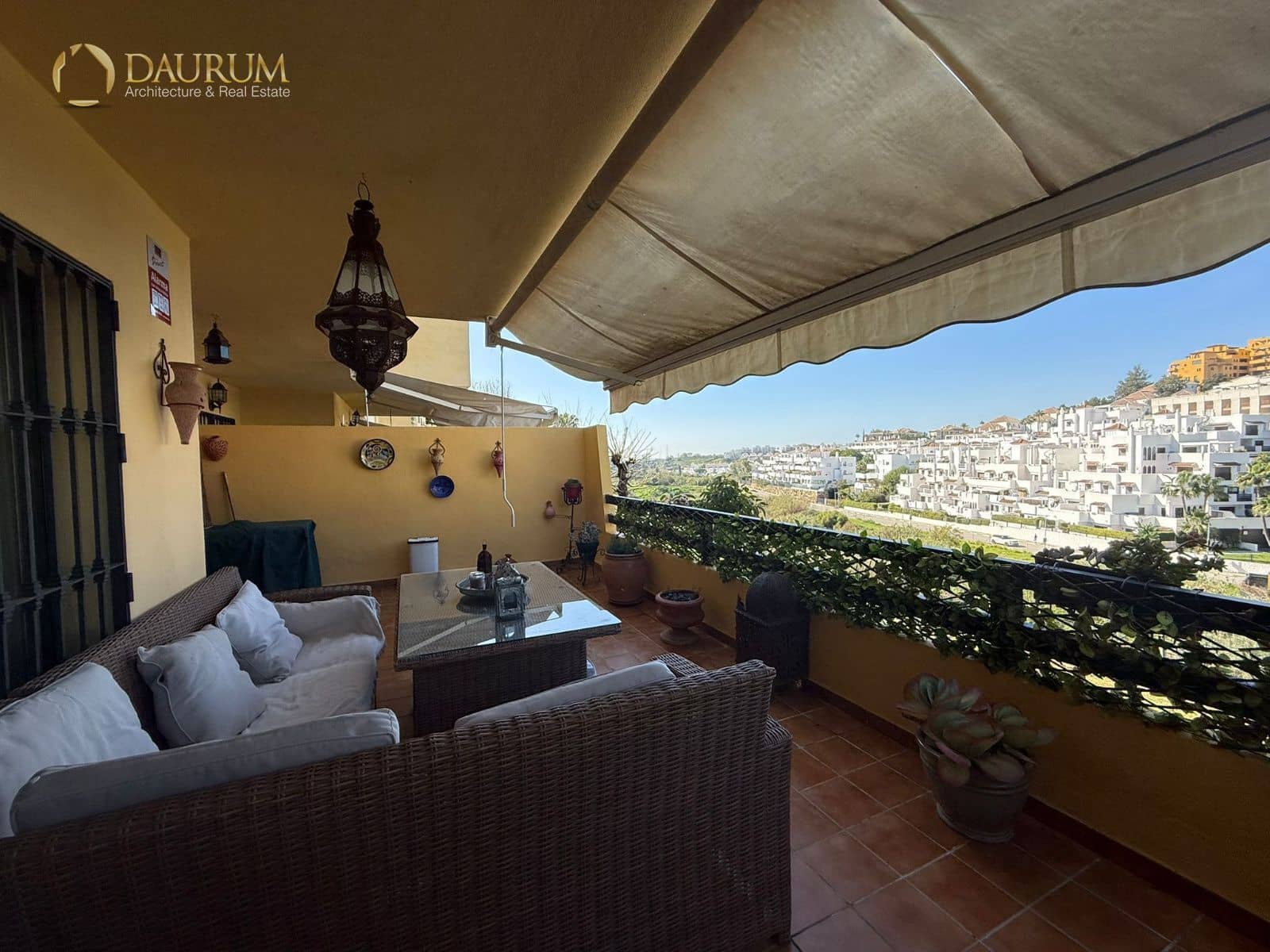 2 bedroom Flat for sale in Estepona with pool garage - € 400,000 (Ref: 9654369)