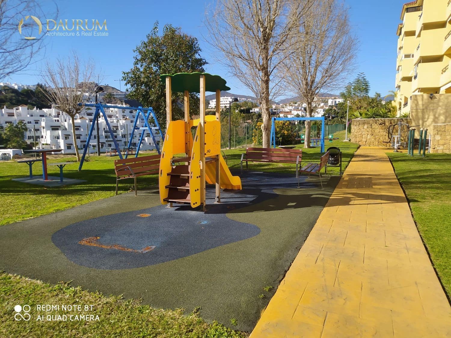 2 bedroom Flat for sale in Estepona with pool garage - € 400,000 (Ref: 9654369)