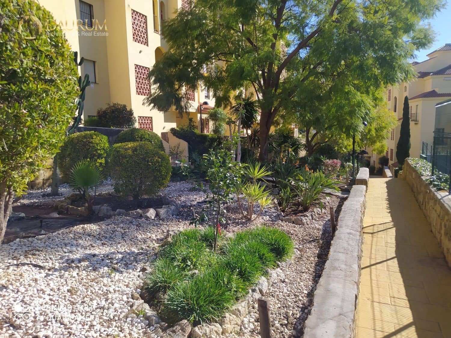 2 bedroom Flat for sale in Estepona with pool garage - € 400,000 (Ref: 9654369)