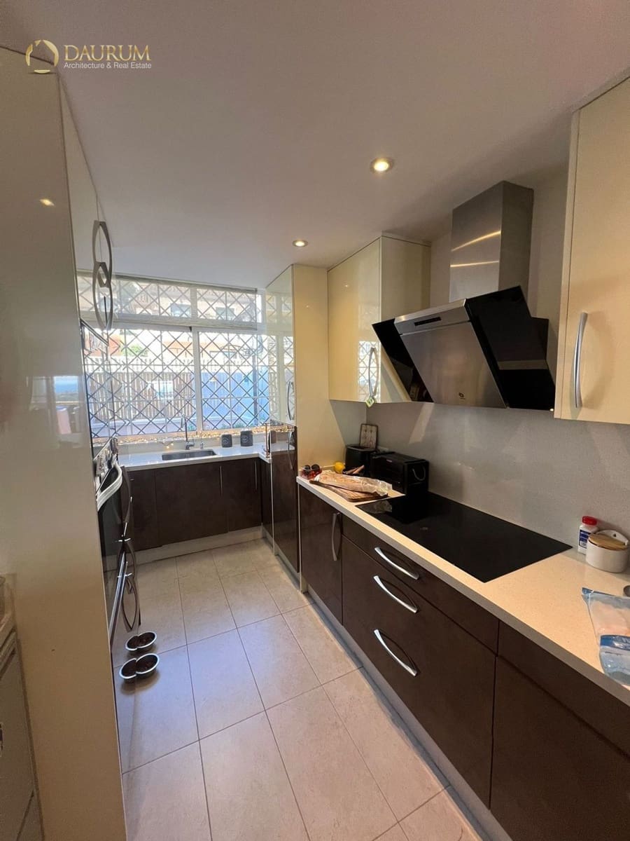 Casa de 4 habitaciones en Benalmádena en venta - 575.000 € (Ref: 9654376)