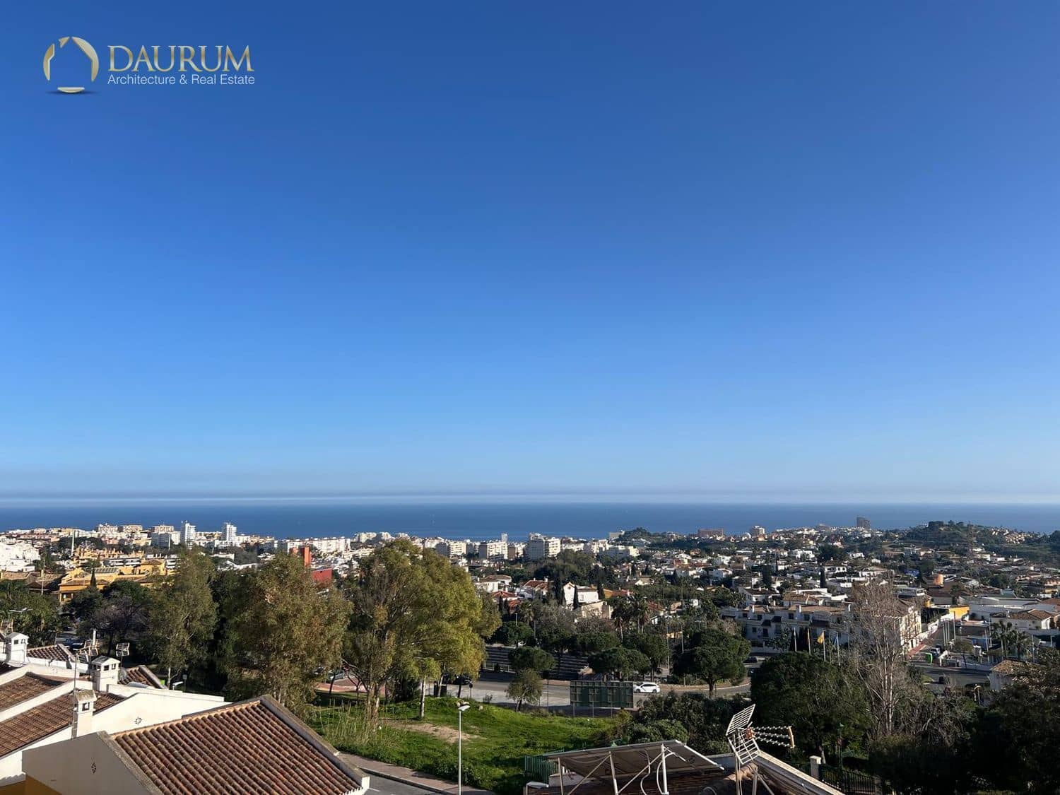 Casa de 4 habitaciones en Benalmádena en venta - 575.000 € (Ref: 9654376)