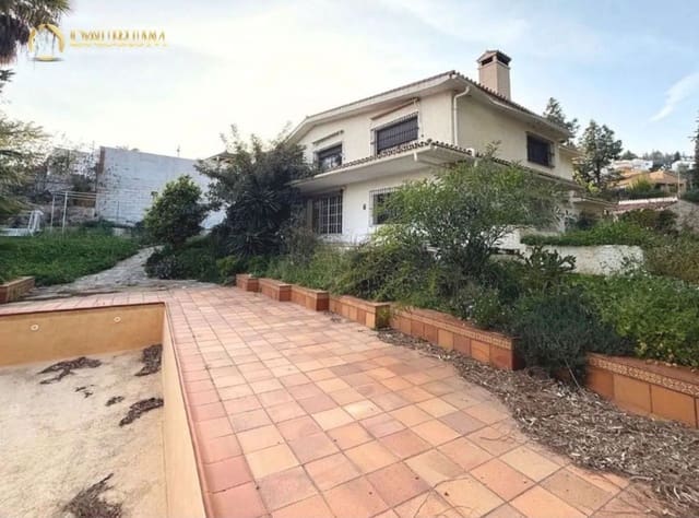 Chalet de 4 habitaciones en Puerto de la Torre, Málaga ciudad en venta con piscina garaje - 1.100.000 € (Ref: 9656518)