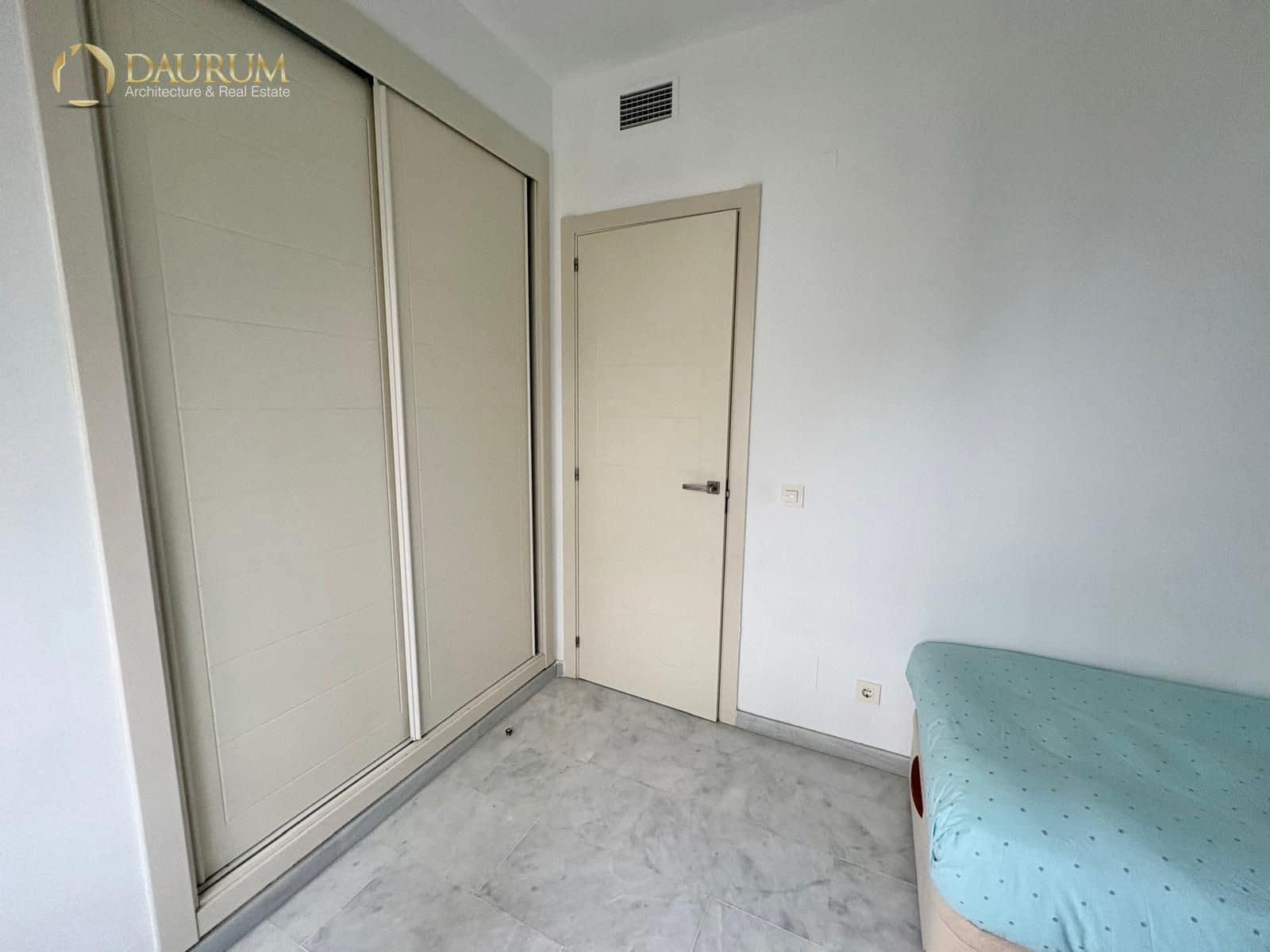 2 bedroom Flat for sale in Estepona with pool garage - € 259,000 (Ref: 9694291)