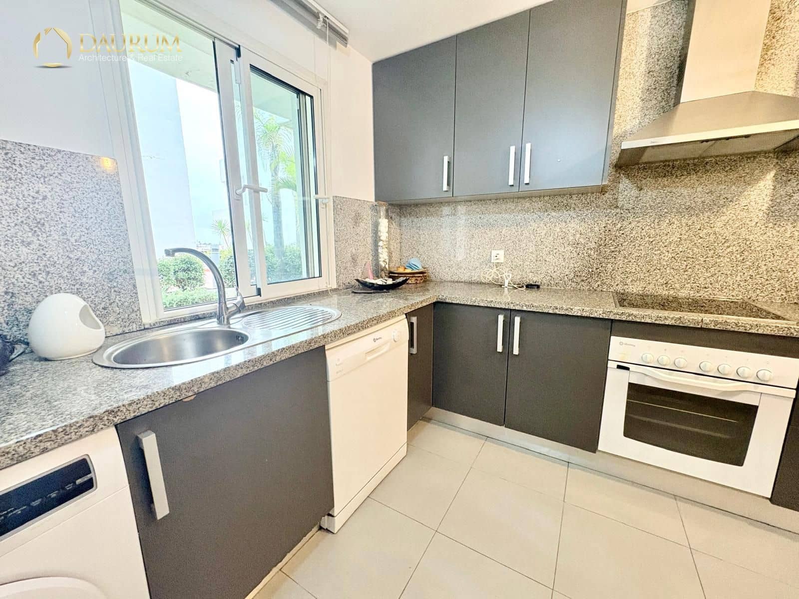 2 bedroom Flat for sale in Estepona with pool garage - € 259,000 (Ref: 9694291)