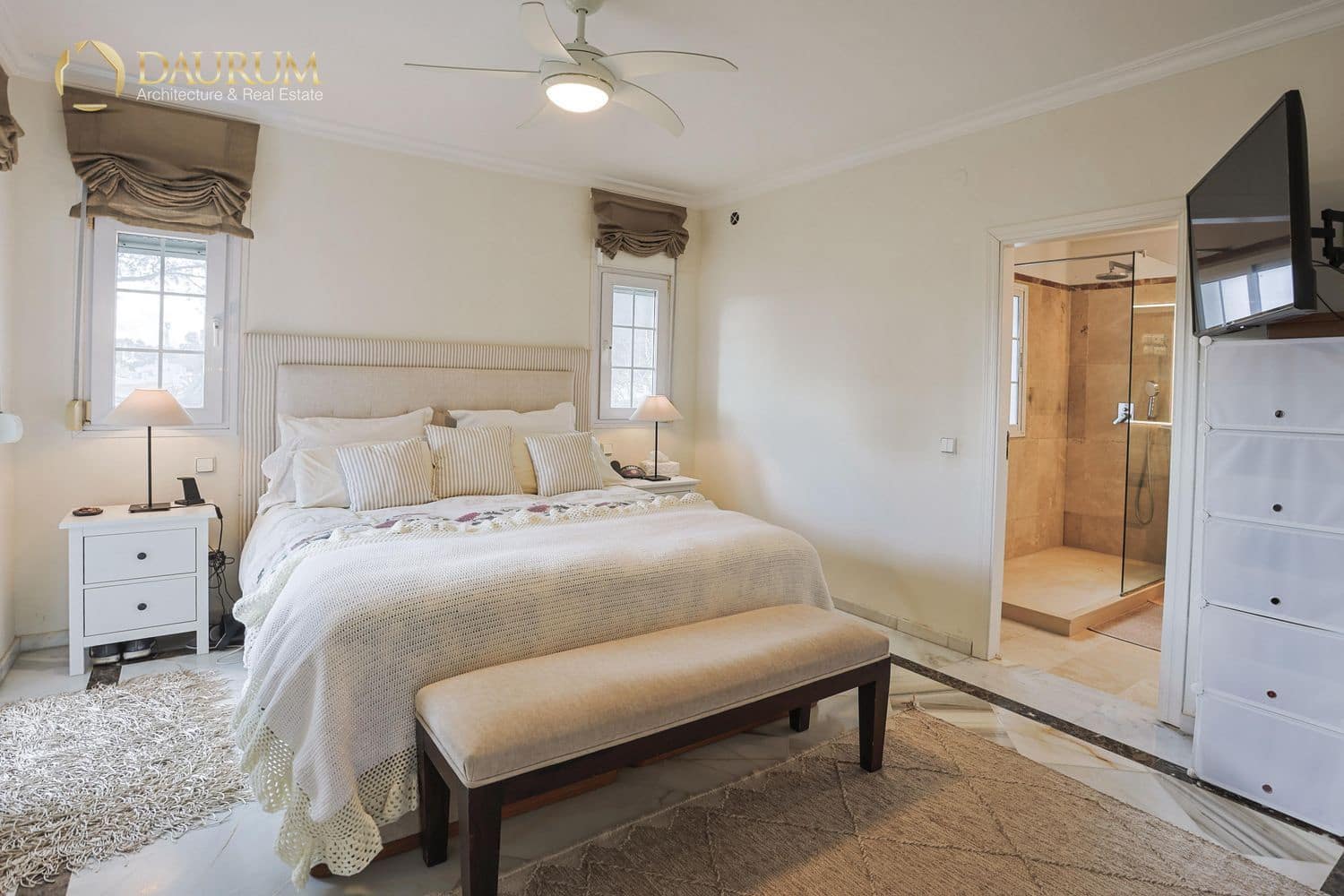 Chalet de 3 habitaciones en Estepona en venta con piscina garaje - 1.295.000 € (Ref: 9699876)