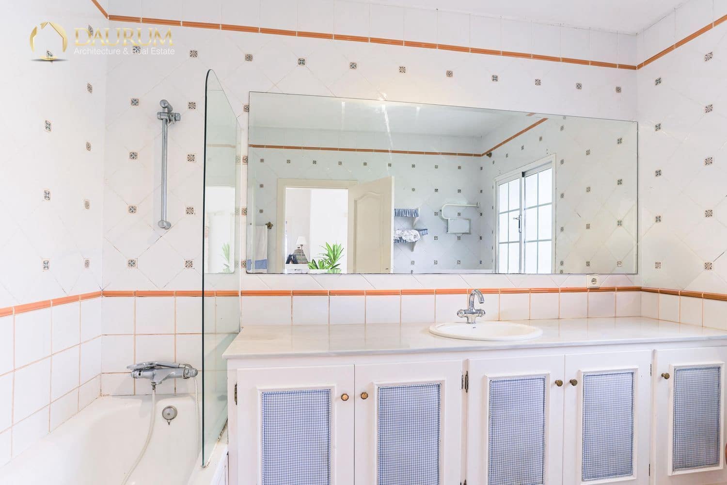 Chalet de 3 habitaciones en Estepona en venta con piscina garaje - 1.295.000 € (Ref: 9699876)