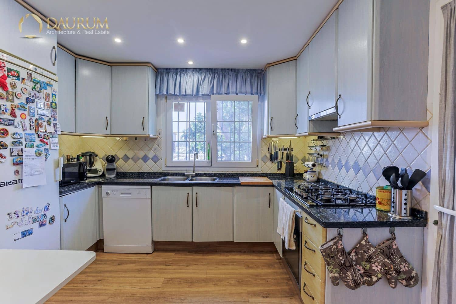 Chalet de 3 habitaciones en Estepona en venta con piscina garaje - 1.295.000 € (Ref: 9699876)