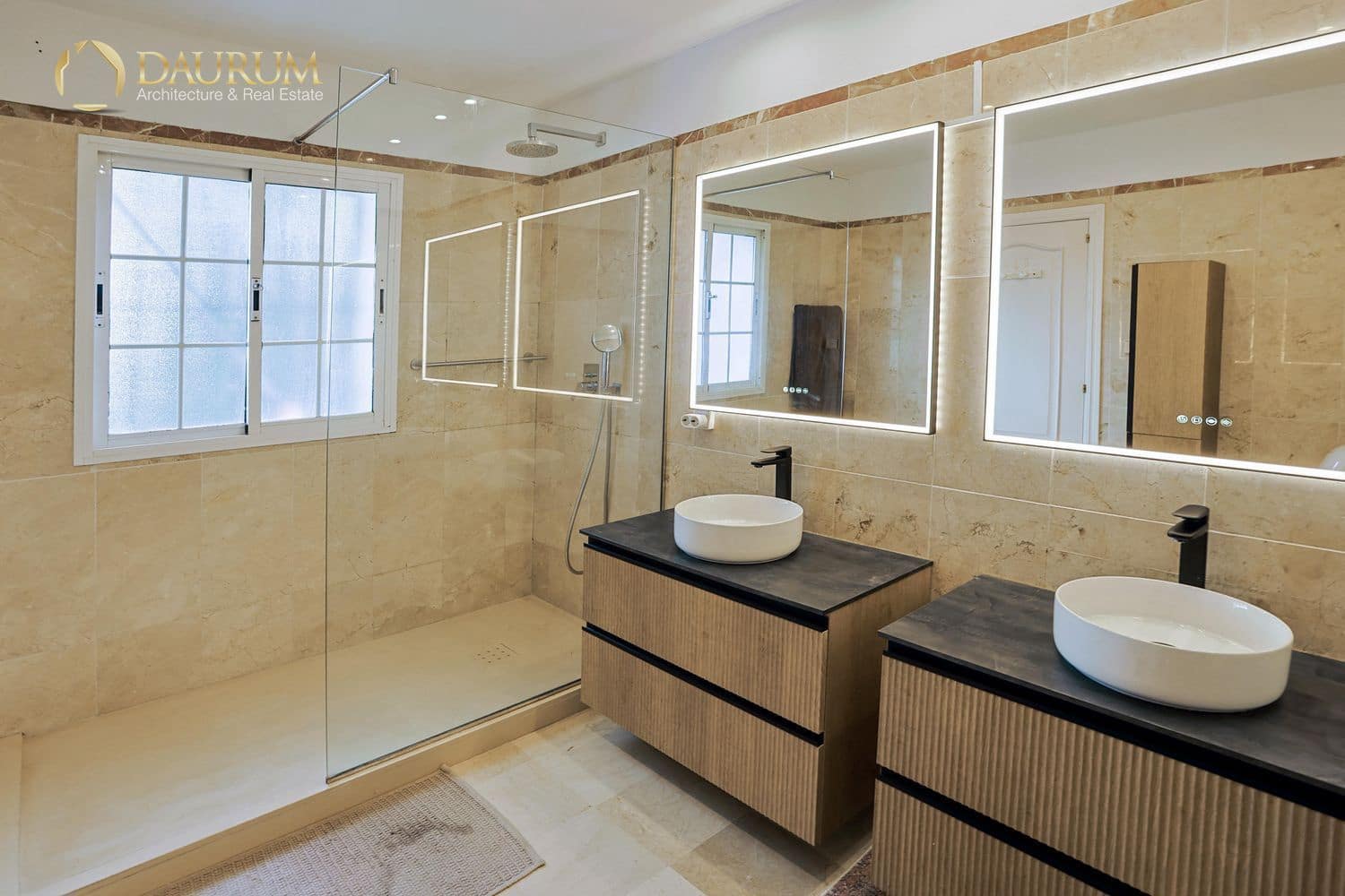 Chalet de 3 habitaciones en Estepona en venta con piscina garaje - 1.295.000 € (Ref: 9699876)