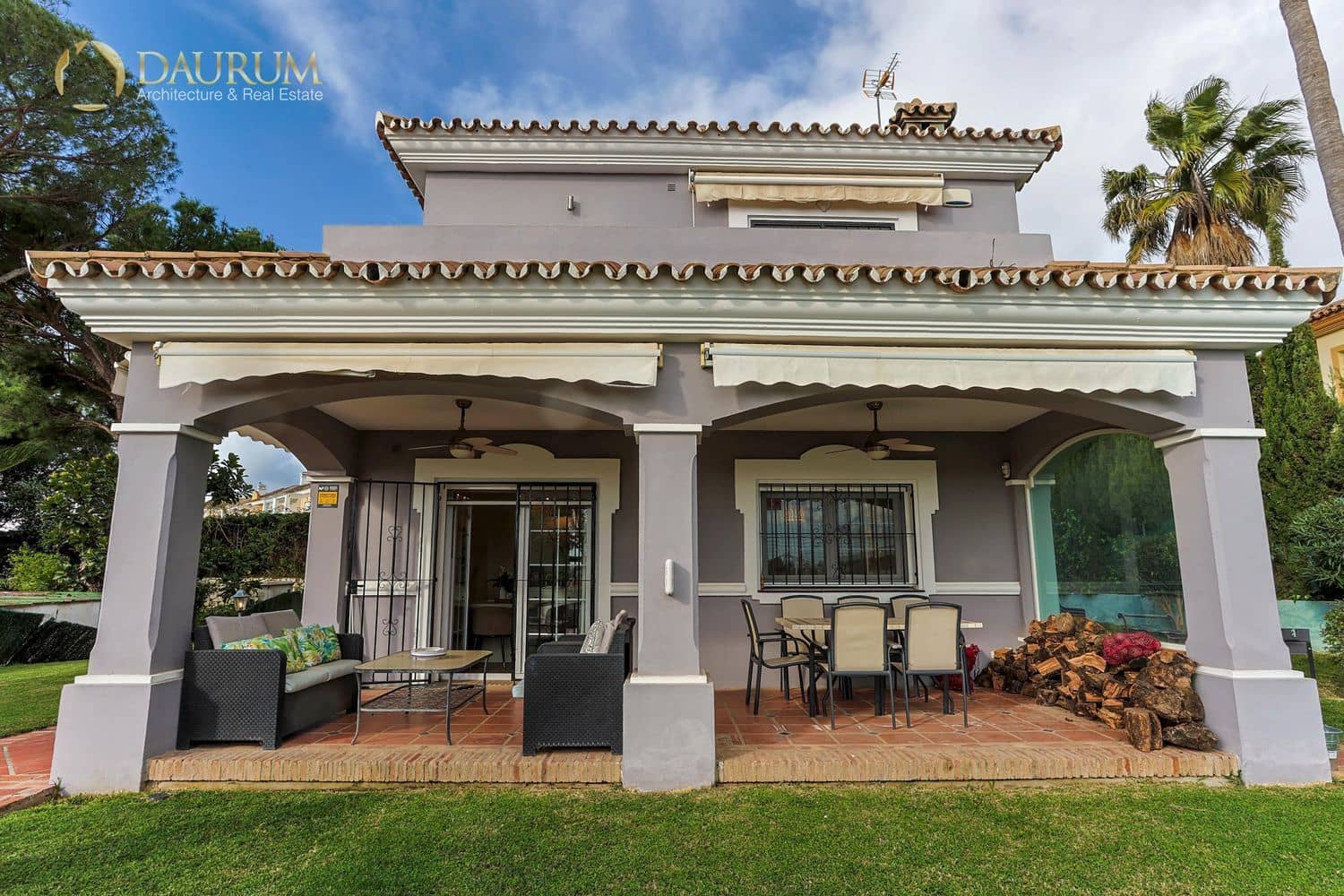 Chalet de 3 habitaciones en Estepona en venta con piscina garaje - 1.295.000 € (Ref: 9699876)