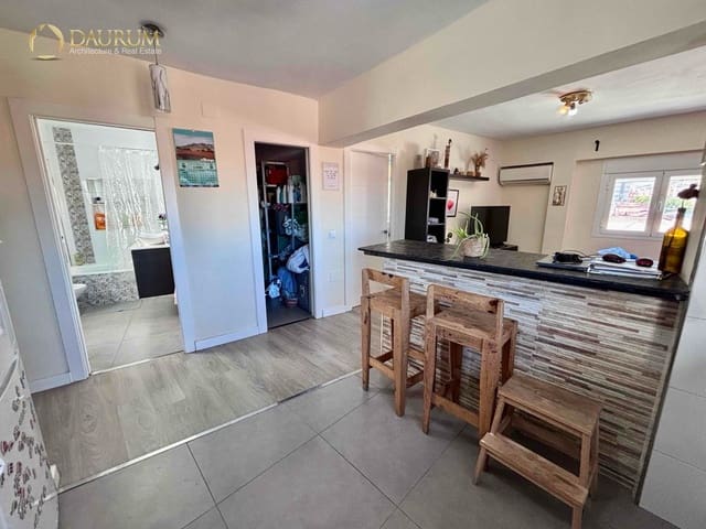 2 bedroom Flat for sale in Cruz de Humilladero, Málaga city - € 260,000 (Ref: 9736014)