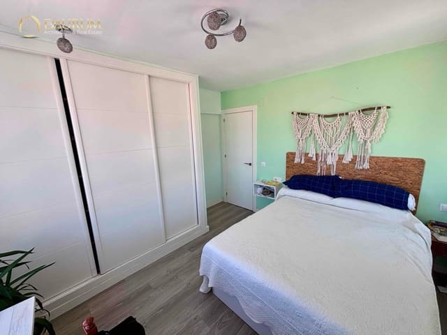 2 bedroom Flat for sale in Cruz de Humilladero, Málaga city - € 260,000 (Ref: 9736014)