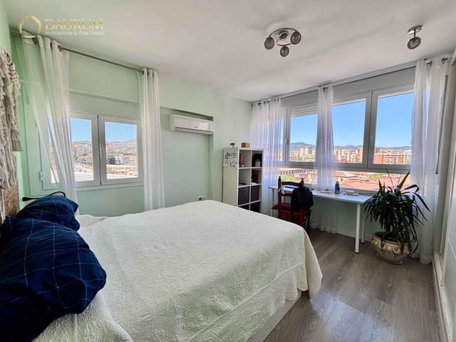 2 bedroom Flat for sale in Cruz de Humilladero, Málaga city - € 260,000 (Ref: 9736014)