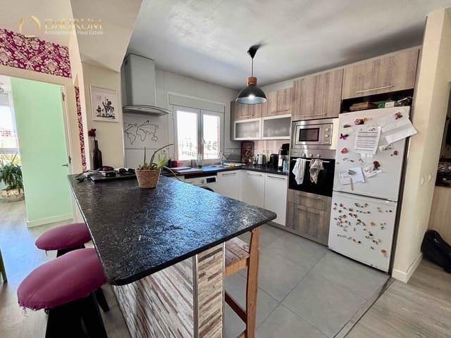 2 bedroom Flat for sale in Cruz de Humilladero, Málaga city - € 260,000 (Ref: 9736014)