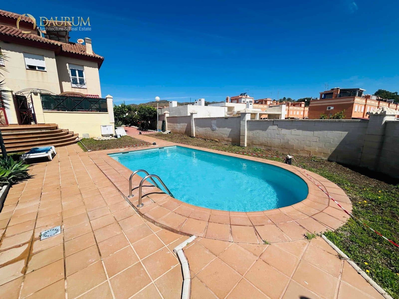 2 bedroom Villa for sale in Benajarafe with pool garage - € 420,000 (Ref: 9825823)