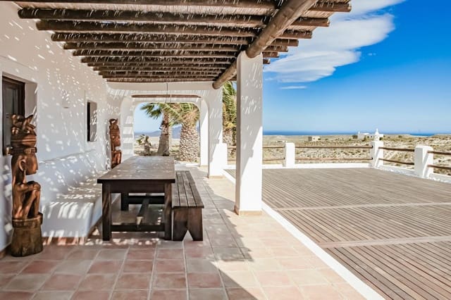 4 bedroom Villa for sale in Agua Amarga, Níjar with garage - € 1,200,000 (Ref: 8566292)