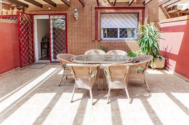 4 soveværelse Villa til salg i Almería by med swimmingpool garage - € 319.000 (Ref: 8605518)