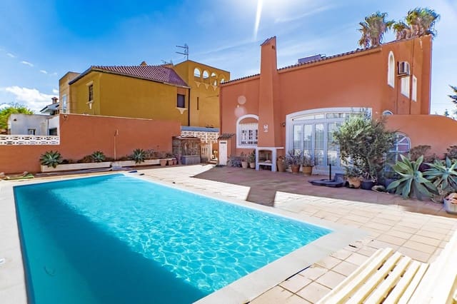 5 Zimmer Villa zu verkaufen in Almería Stadt mit Pool - 680.000 € (Ref: 8606956)