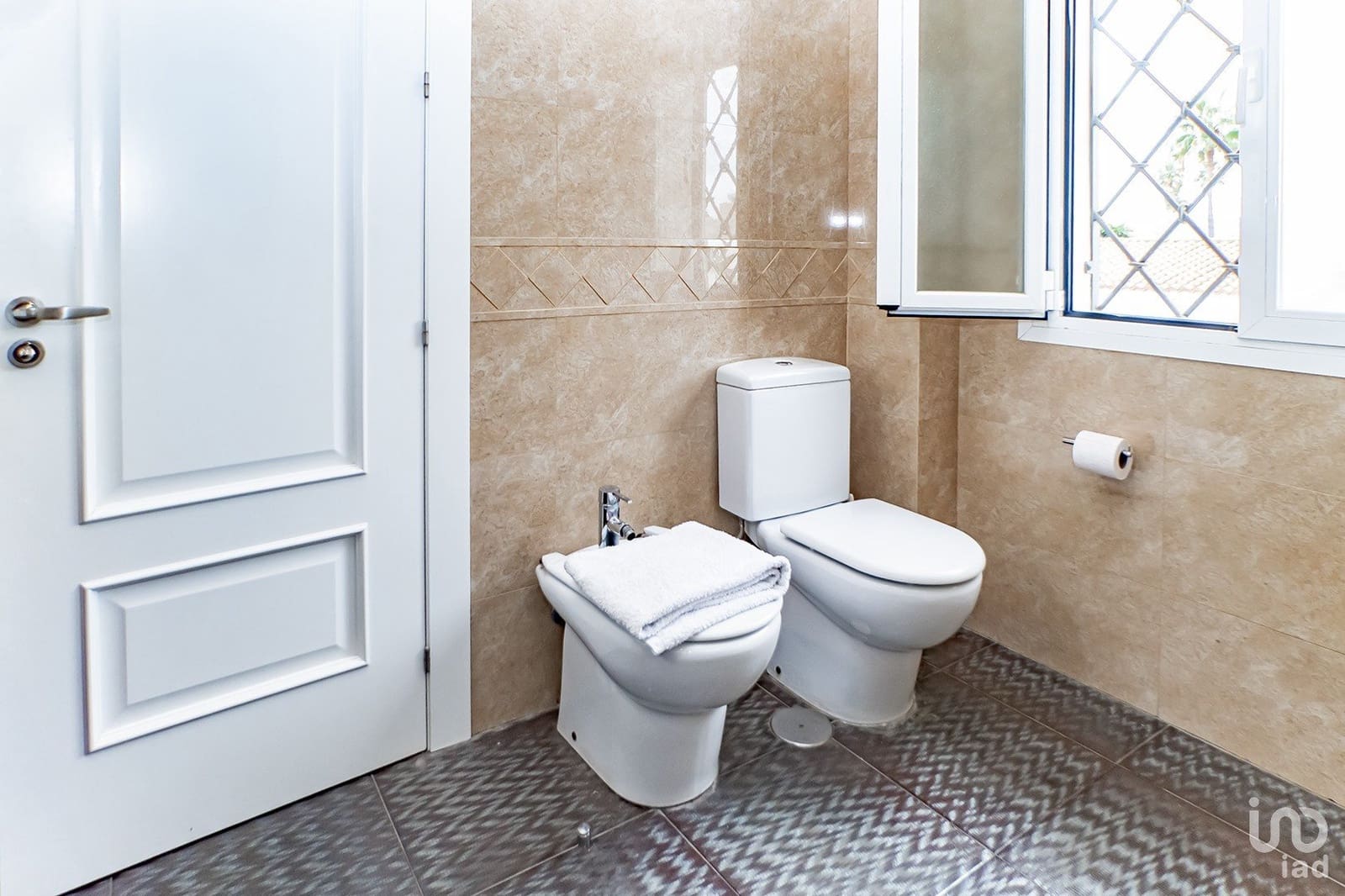 5 slaapkamer Huis te koop in Almeria stad met garage - € 590.000 (Ref: 8748333)