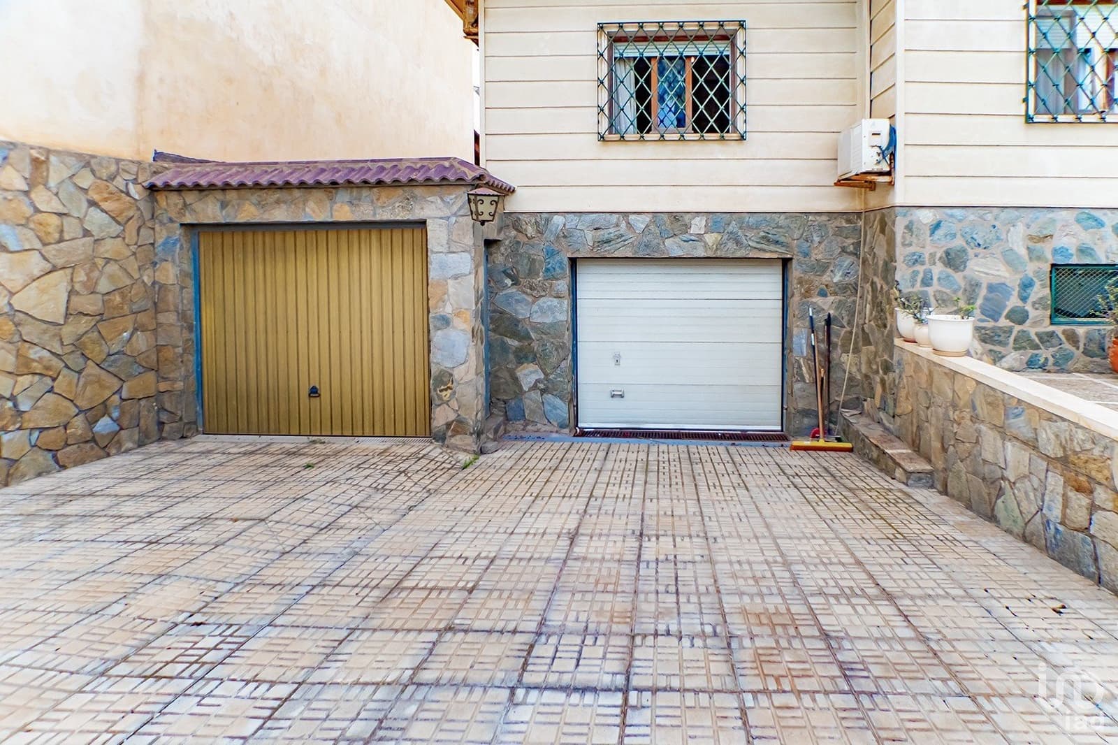 8 soveværelse Byhus til salg i Almeria by med garage - € 730.000 (Ref: 8751326)