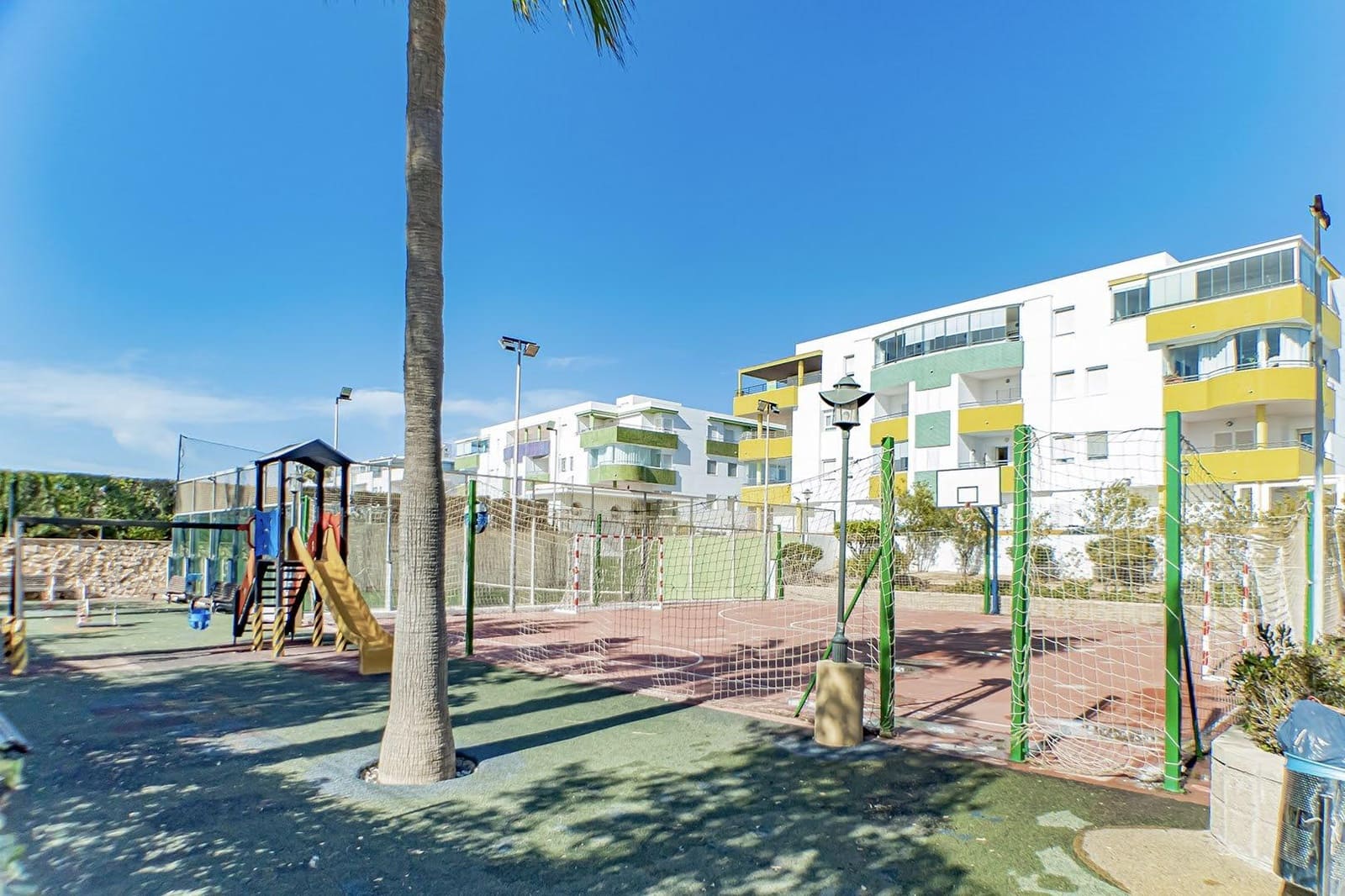 3 soveværelse Lejlighed til salg i Almerimar med swimmingpool - € 216.000 (Ref: 8763141)