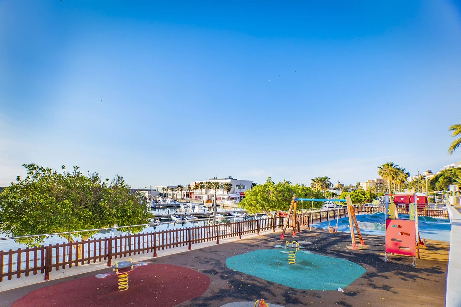 4 soveværelse Byhus til salg i Roquetas de Mar med garage - € 265.000 (Ref: 9082628)