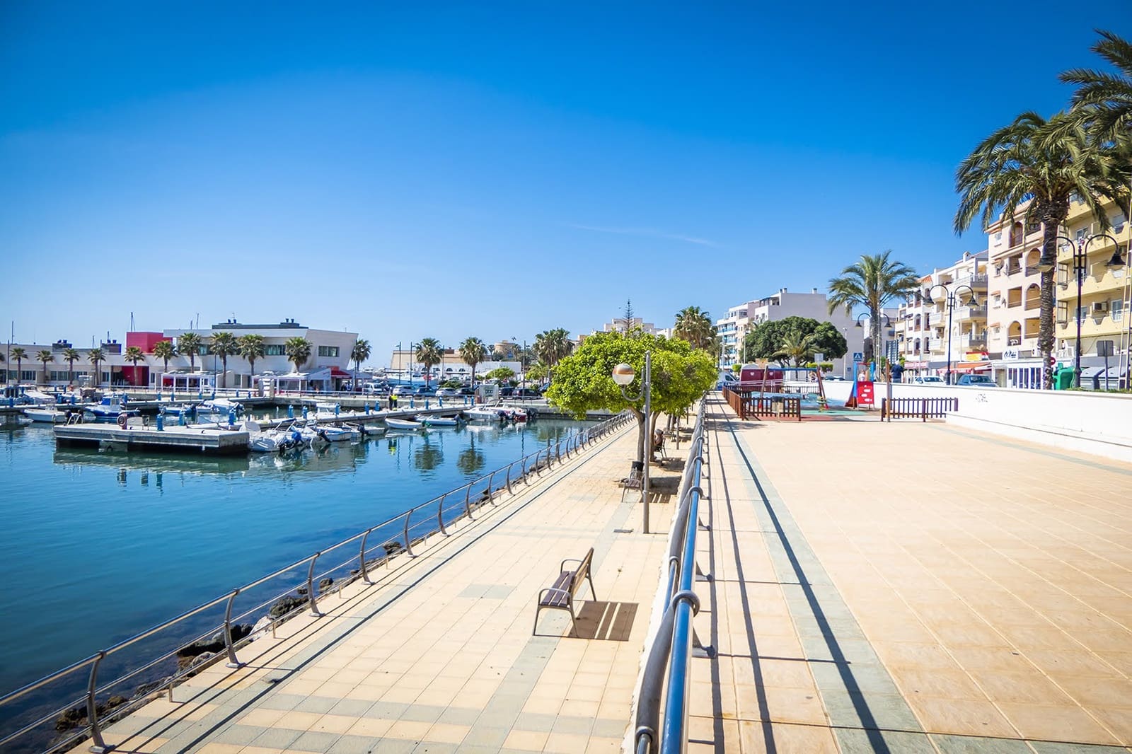 4 soveværelse Byhus til salg i Roquetas de Mar med garage - € 265.000 (Ref: 9082628)