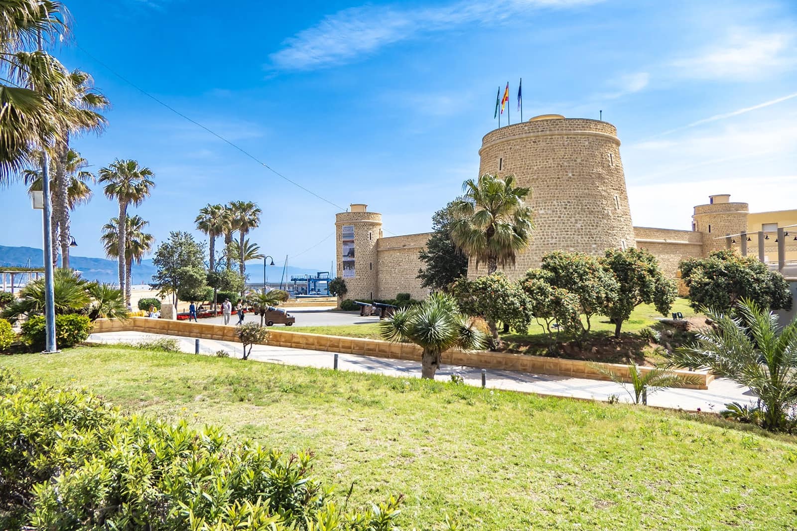 4 soveværelse Byhus til salg i Roquetas de Mar med garage - € 265.000 (Ref: 9082628)