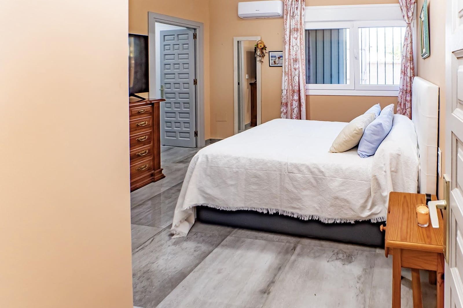 3 makuuhuone Huvila myytävänä paikassa Roquetas de Mar mukana uima-altaan 
autotalli - 587 000 € (Ref: 9414568)