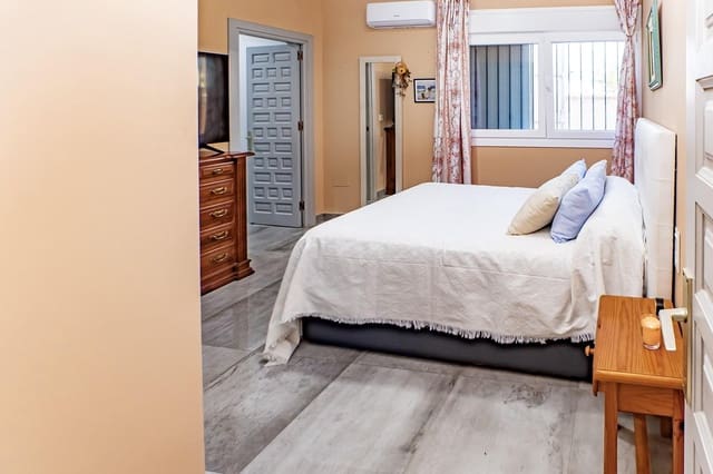 3 makuuhuone Huvila myytävänä paikassa Roquetas de Mar mukana uima-altaan 
autotalli - 587 000 € (Ref: 9414568)