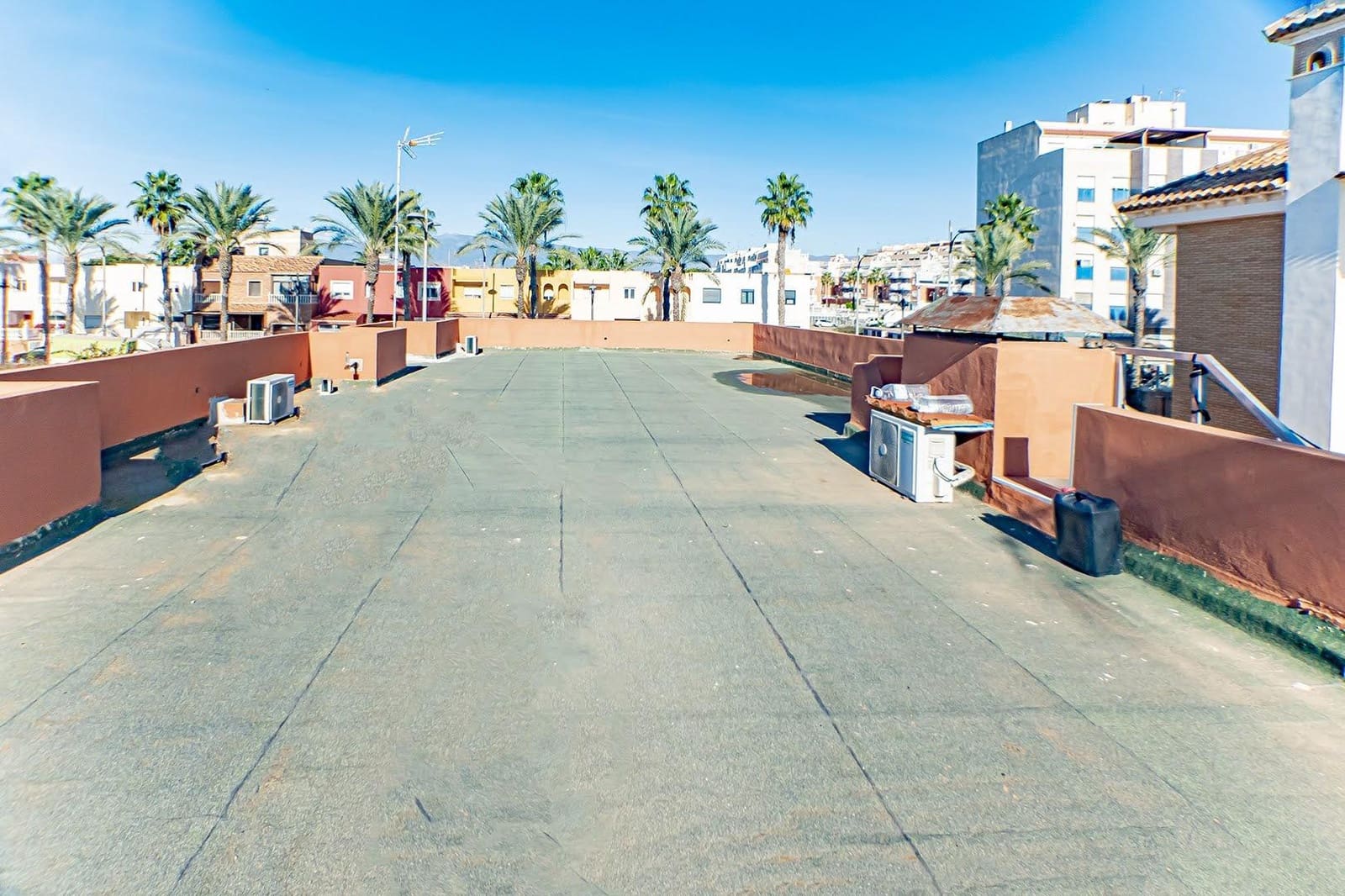 3 makuuhuone Huvila myytävänä paikassa Roquetas de Mar mukana uima-altaan 
autotalli - 587 000 € (Ref: 9414568)