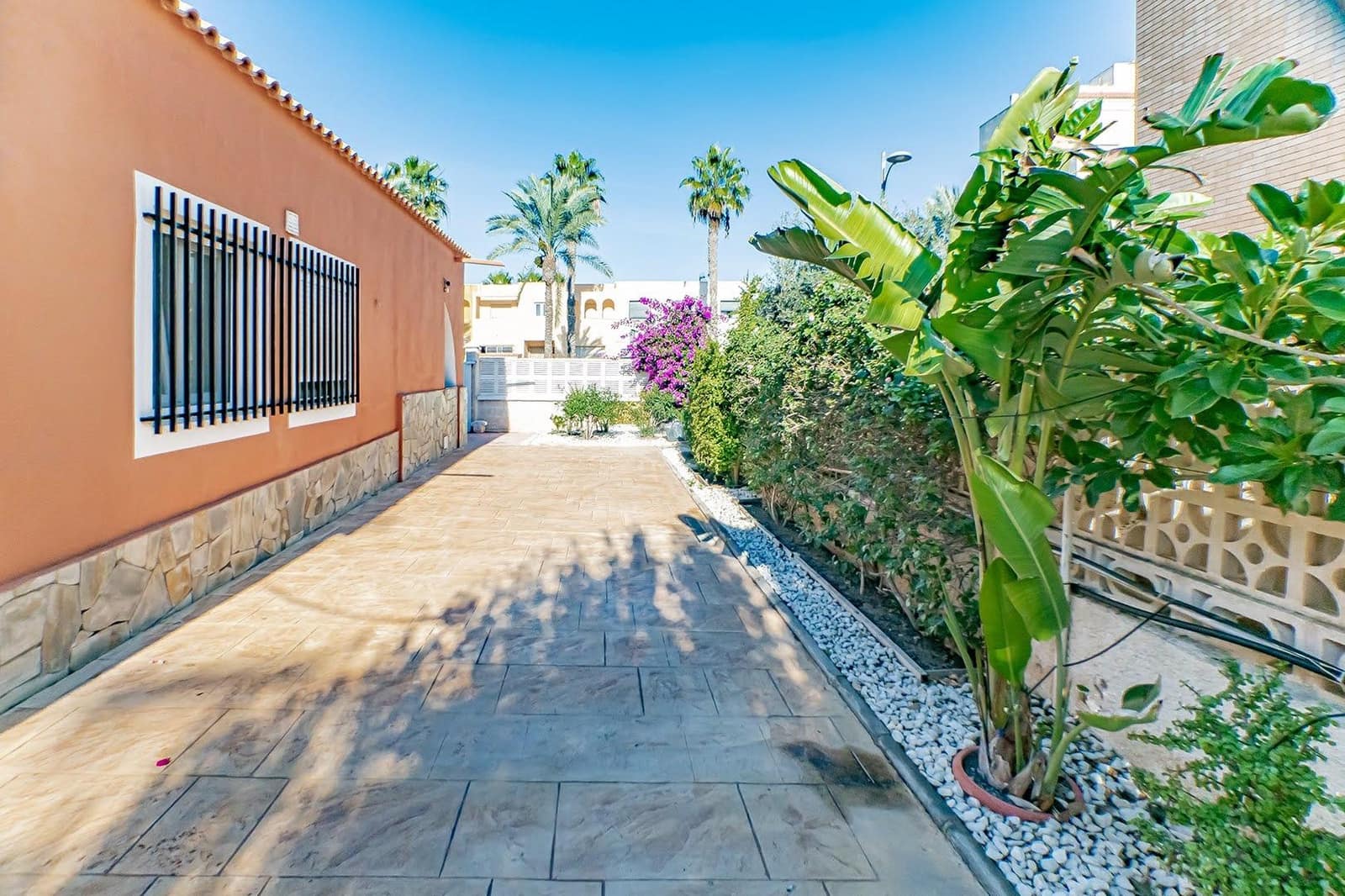 3 makuuhuone Huvila myytävänä paikassa Roquetas de Mar mukana uima-altaan 
autotalli - 587 000 € (Ref: 9414568)