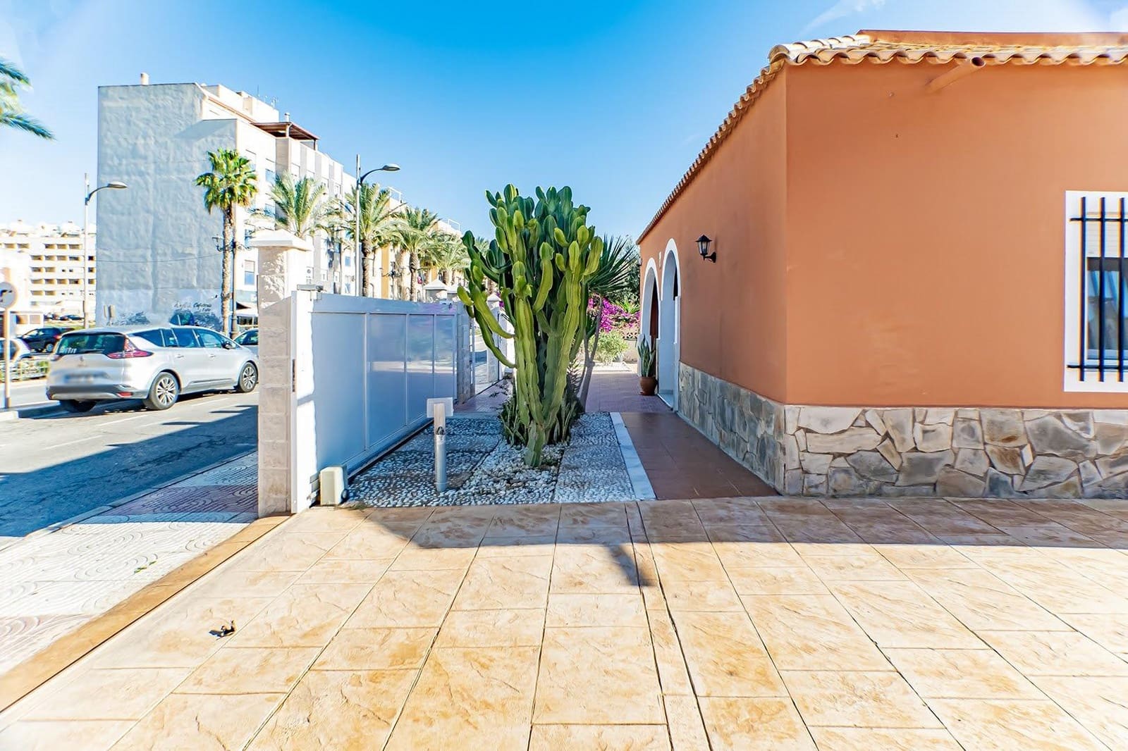 3 makuuhuone Huvila myytävänä paikassa Roquetas de Mar mukana uima-altaan 
autotalli - 587 000 € (Ref: 9414568)