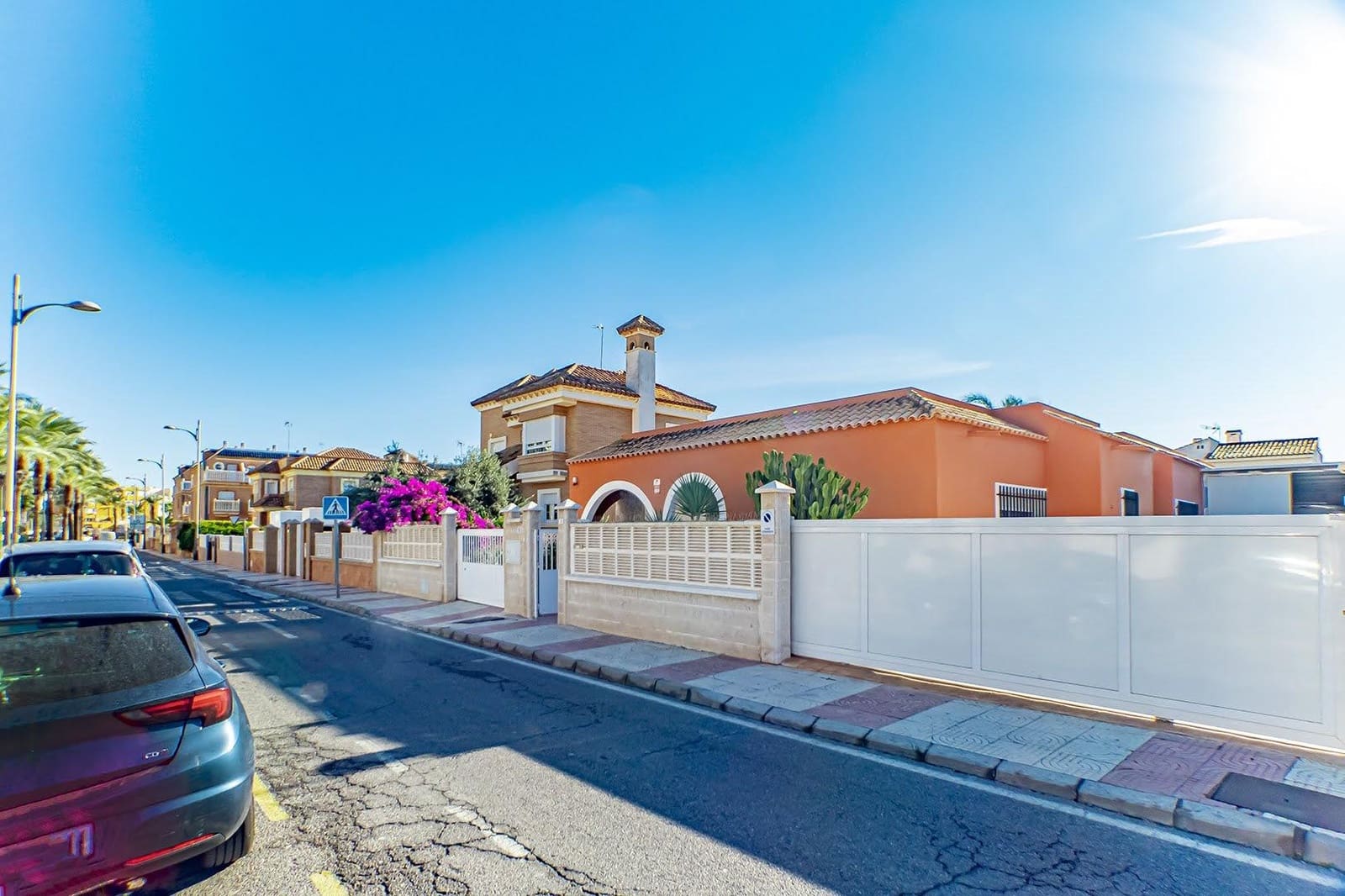 3 makuuhuone Huvila myytävänä paikassa Roquetas de Mar mukana uima-altaan 
autotalli - 587 000 € (Ref: 9414568)