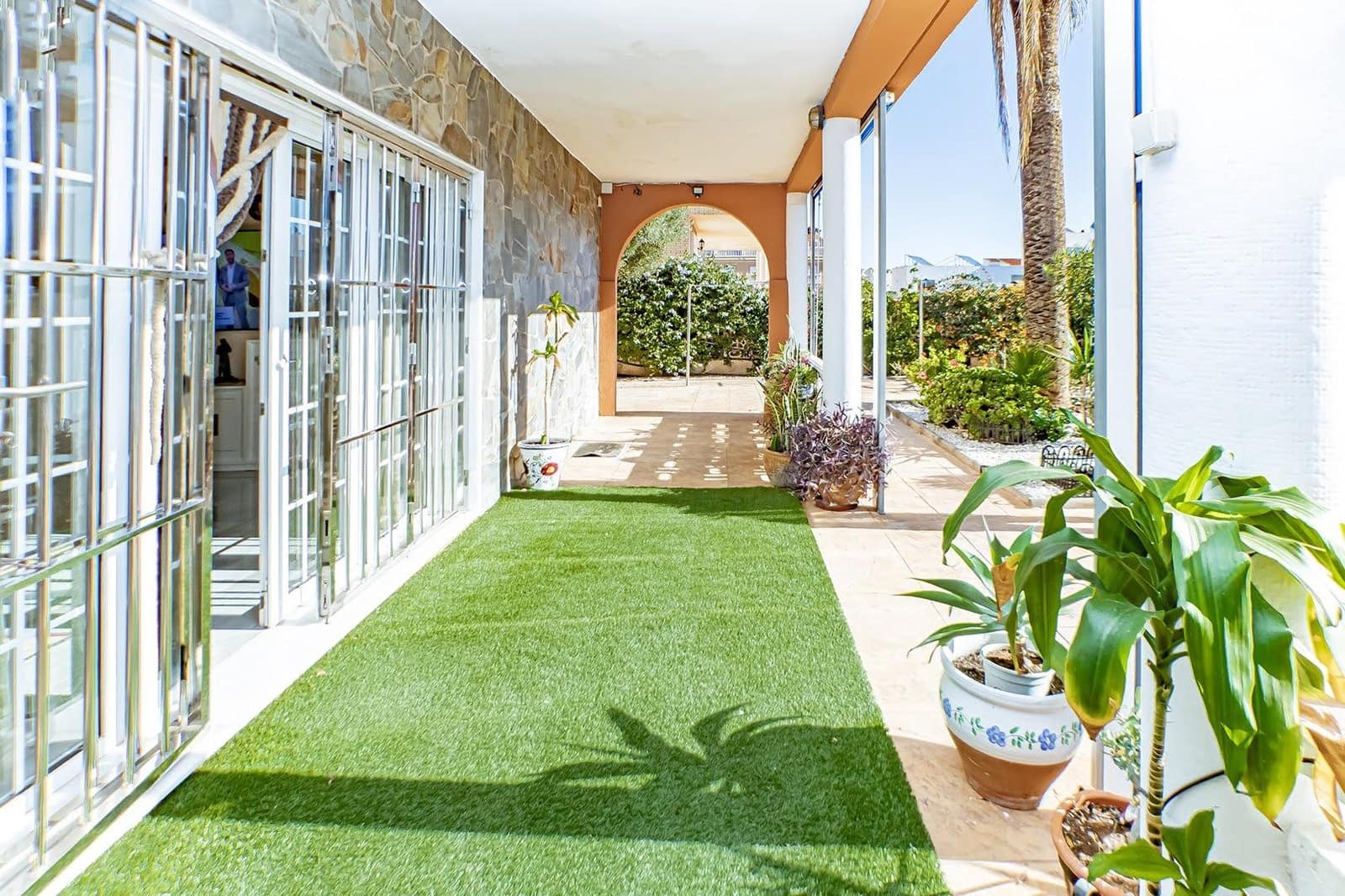 3 makuuhuone Huvila myytävänä paikassa Roquetas de Mar mukana uima-altaan 
autotalli - 587 000 € (Ref: 9414568)