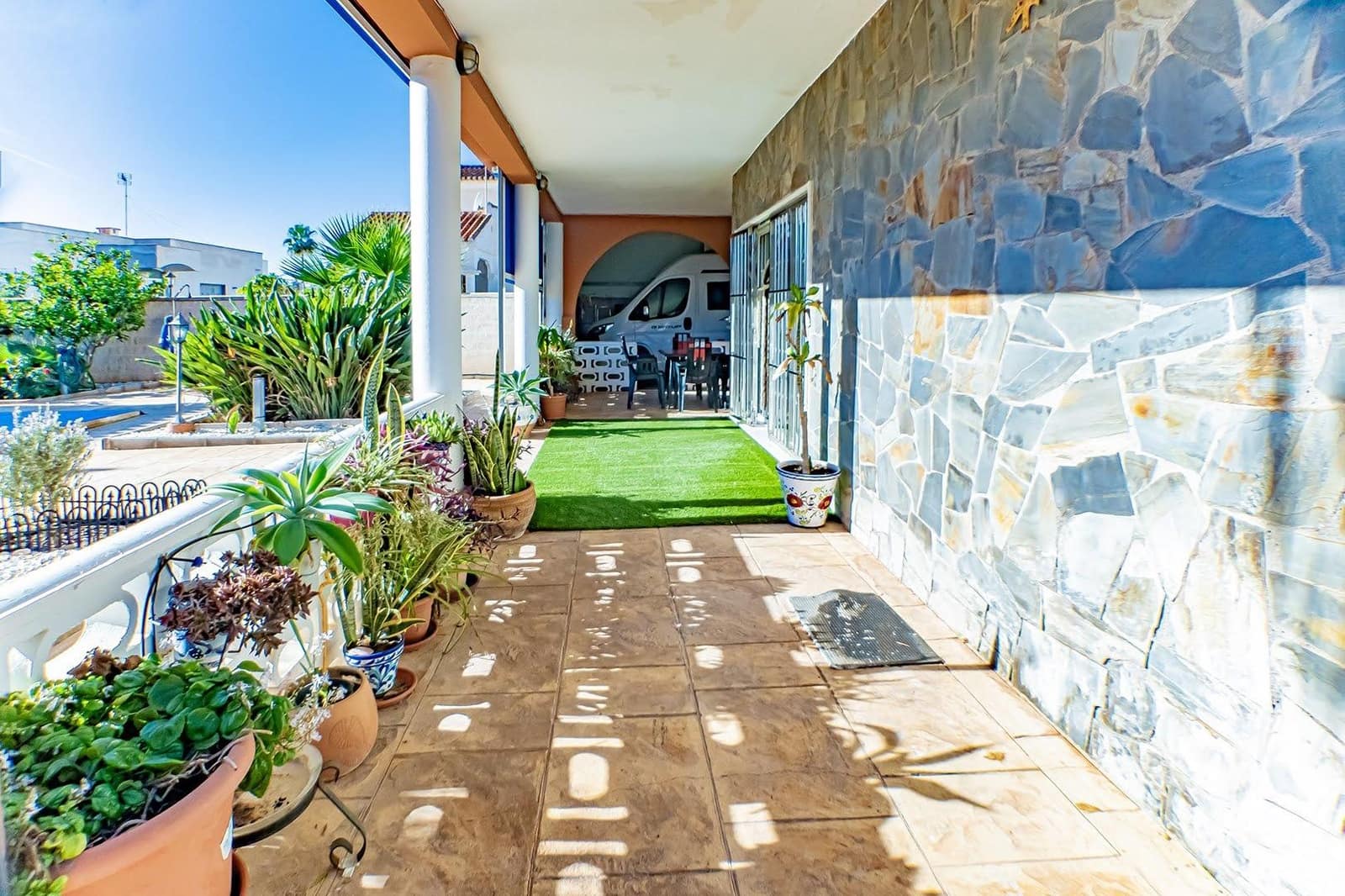 3 makuuhuone Huvila myytävänä paikassa Roquetas de Mar mukana uima-altaan 
autotalli - 587 000 € (Ref: 9414568)