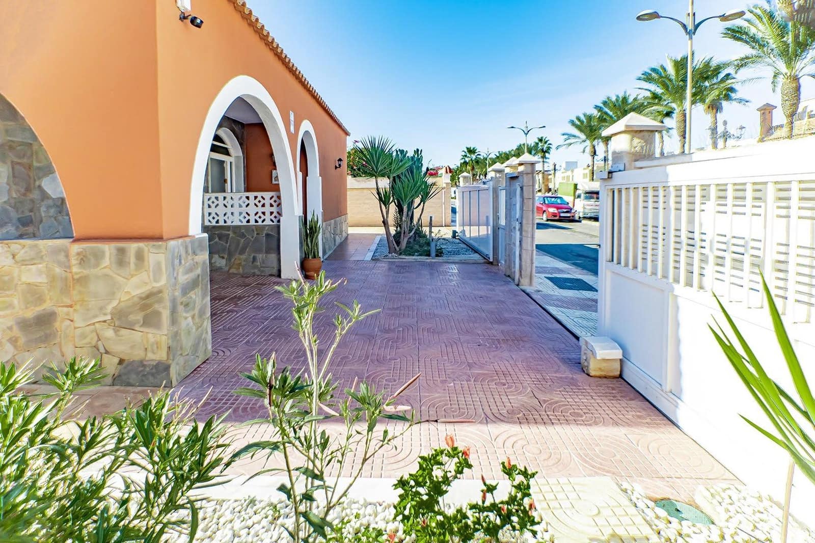 3 makuuhuone Huvila myytävänä paikassa Roquetas de Mar mukana uima-altaan 
autotalli - 587 000 € (Ref: 9414568)