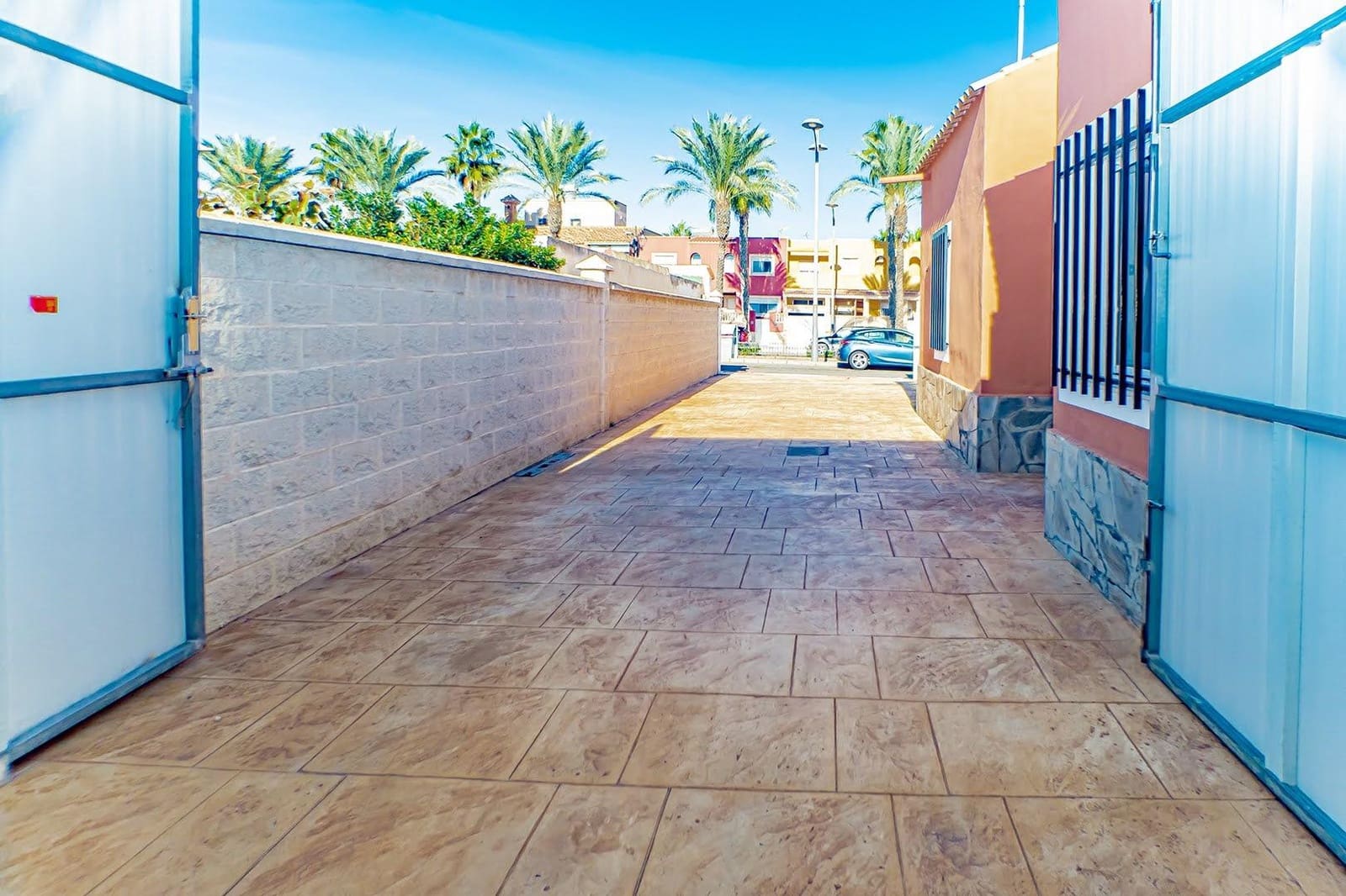 3 makuuhuone Huvila myytävänä paikassa Roquetas de Mar mukana uima-altaan 
autotalli - 587 000 € (Ref: 9414568)