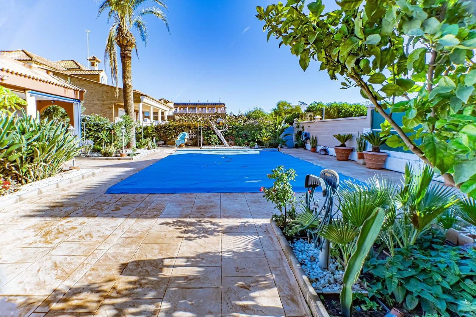 3 makuuhuone Huvila myytävänä paikassa Roquetas de Mar mukana uima-altaan 
autotalli - 587 000 € (Ref: 9414568)