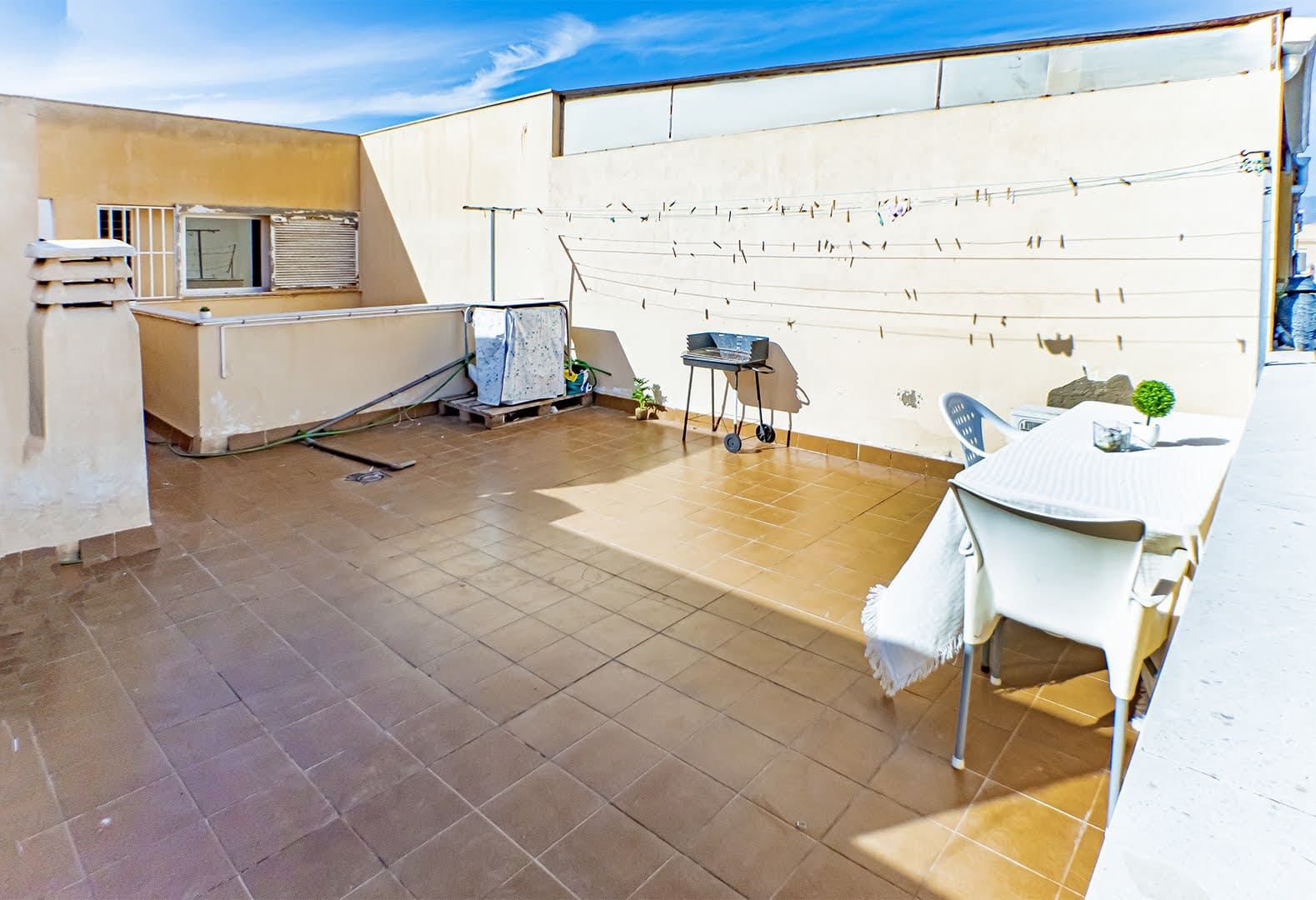 3 bedroom Townhouse for sale in Roquetas de Mar with garage - € 98,000 (Ref: 9453462)