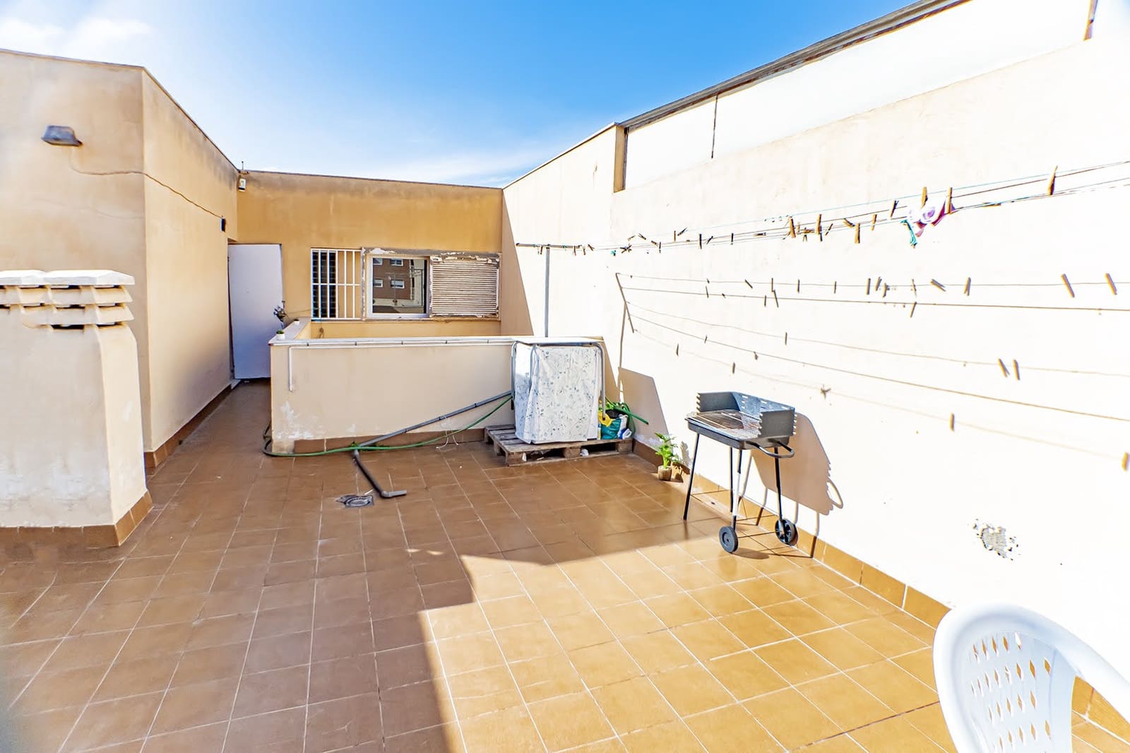 3 bedroom Townhouse for sale in Roquetas de Mar with garage - € 98,000 (Ref: 9453462)