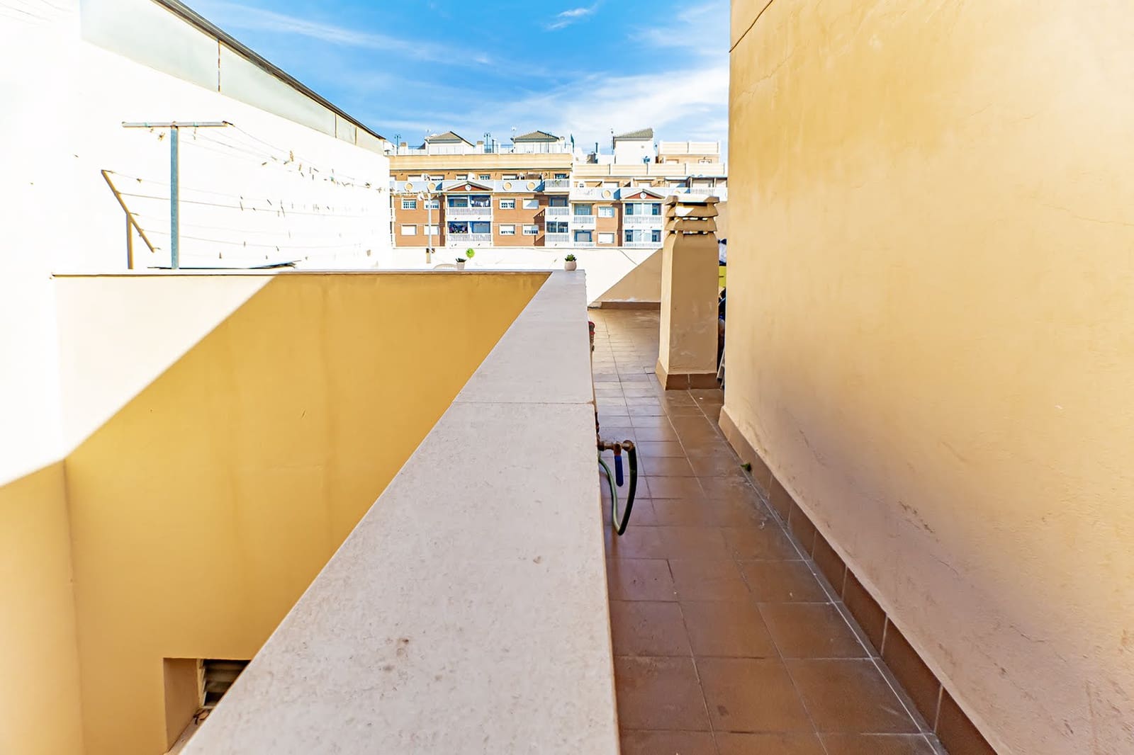 3 bedroom Townhouse for sale in Roquetas de Mar with garage - € 98,000 (Ref: 9453462)