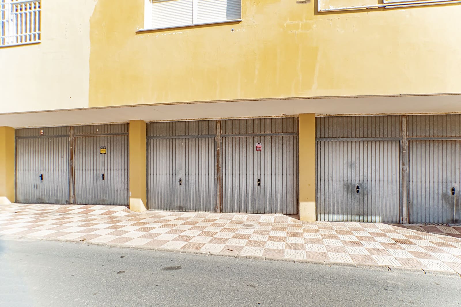 3 bedroom Townhouse for sale in Roquetas de Mar with garage - € 98,000 (Ref: 9453462)